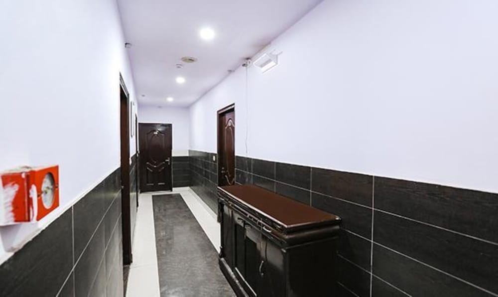 Fabhotel The Lazeez