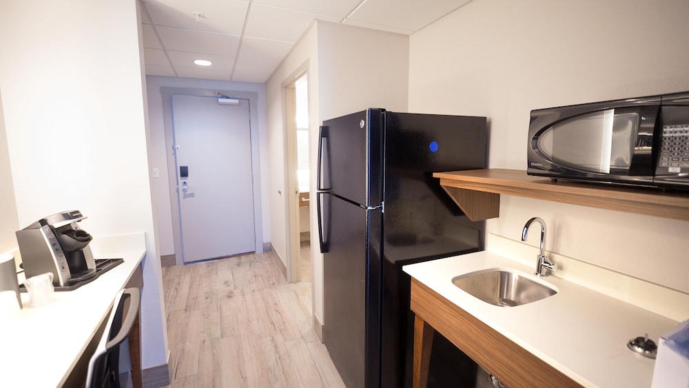 Holiday Inn Express & Suites Panama City Beach Beachfront by IHG - photo 5