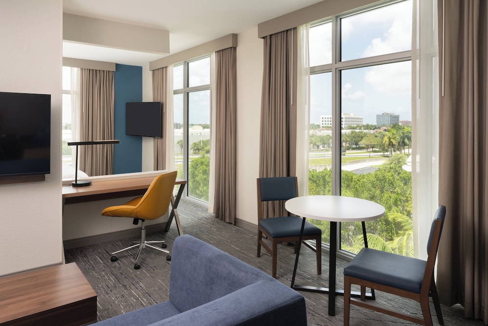 Holiday Inn Express Miami Airport Blue Lagoon Area by IHG - photo 18
