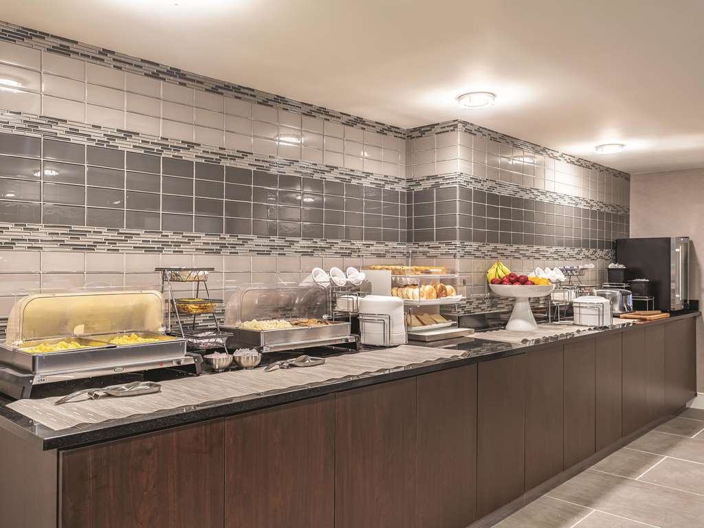La Quinta Inn & Suites by Wyndham Columbia Fort Meade - photo 40