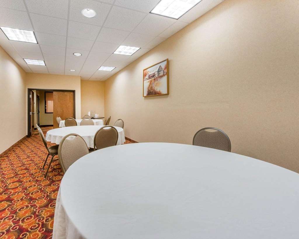 Comfort Suites Altoona North - photo 11