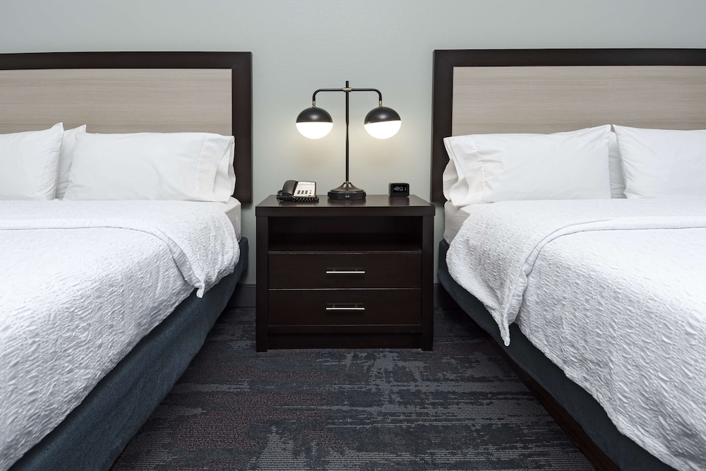Hampton Inn & Suites Raleigh Downtown - photo 18