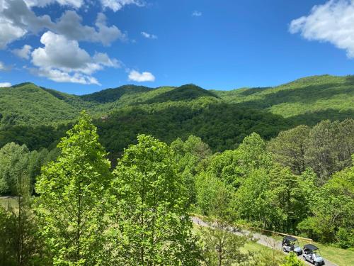 Condo with Stunning Mountain and 6th Green views near Harrahs Cherokee Bryson City — 4-Star Luxury Hotel in Whittier, United States