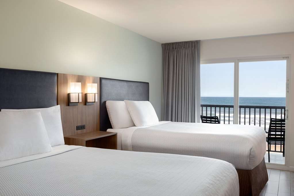 La Quinta Inn & Suites by Wyndham Oceanfront Daytona Beach - photo 24