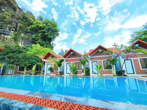 Trang An Natural Mountainside Homestay — 5-Star Luxury Hotel in Ninh Binh, Vietnam