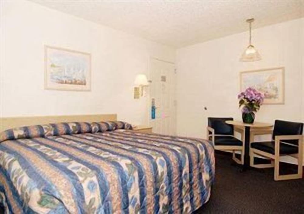 Birch Hill Suites Lakeland - photo 12
