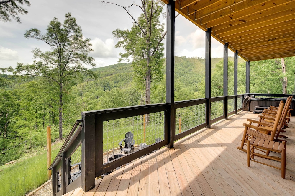 Cobbly Nob Resort Cabin: Hot Tub Pool & Views - photo 34