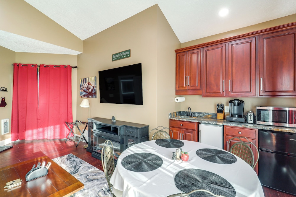 3 Mi Beech Mtn Resort: Cozy Studio w Deck & View — Banner Elk — photo 4