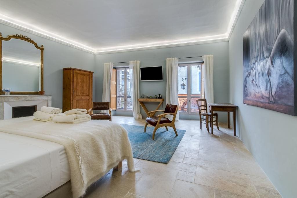La Maison de la Place Lourmarin — 4-Star Luxury Hotel in Lourmarin, France