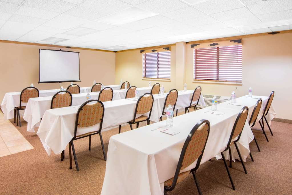 Hawthorn Suites By Wyndham Albuquerque - photo 13