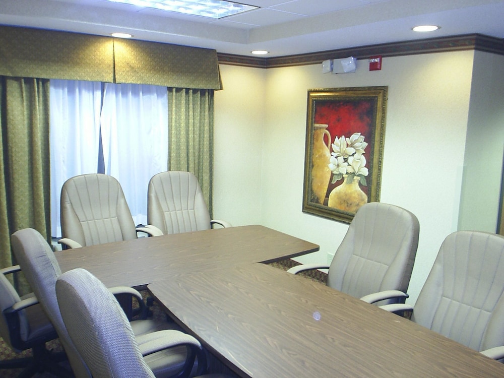 Holiday Inn Express Hotel & Suites Cleveland - photo 52