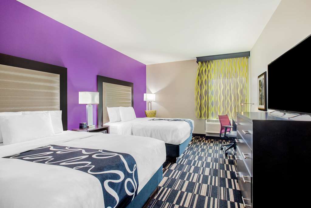 La Quinta Inn & Suites by Wyndham McAllen Convention Center - photo 14