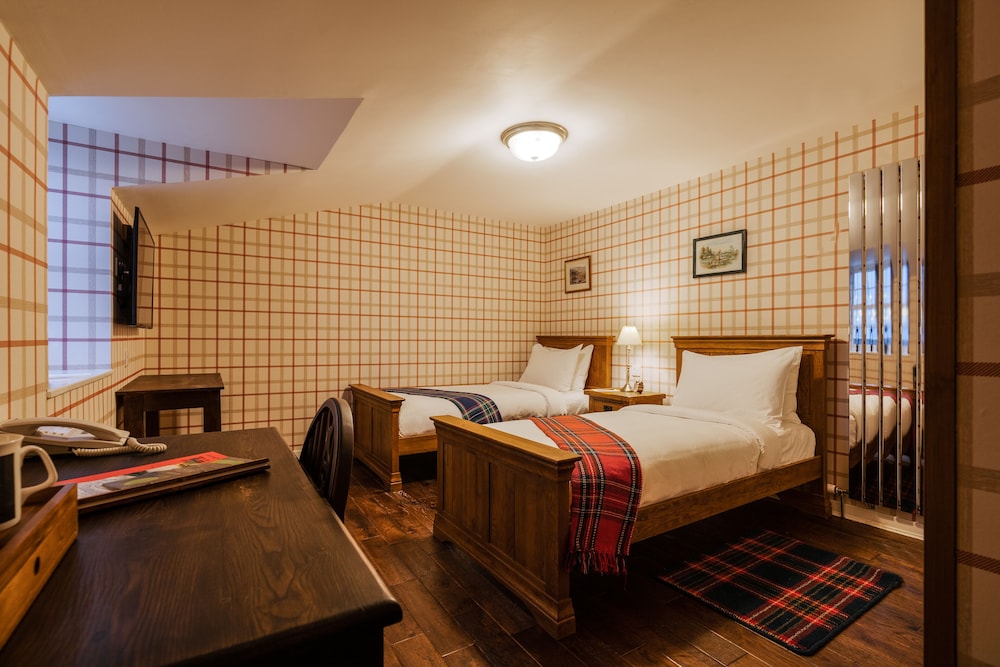 The Cluanie Inn - carbon neutral hotel in Inverness
