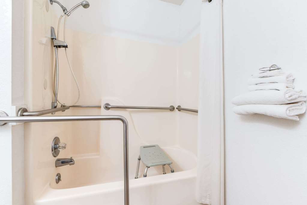 Super 8 by Wyndham Burlington - photo 4