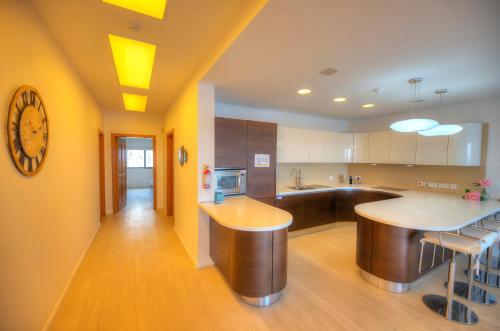 Bright and spacious 3 bedroom apartment with breathtaking views GOSLM 5 — 4-Star Luxury Hotel in Sliema, Malta