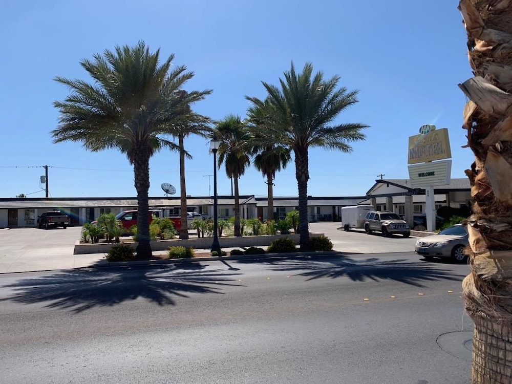 The Sands Motel - photo 40