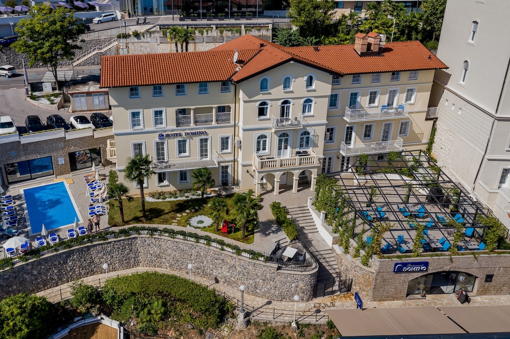 Hotel Domino — hotel in Opatija
