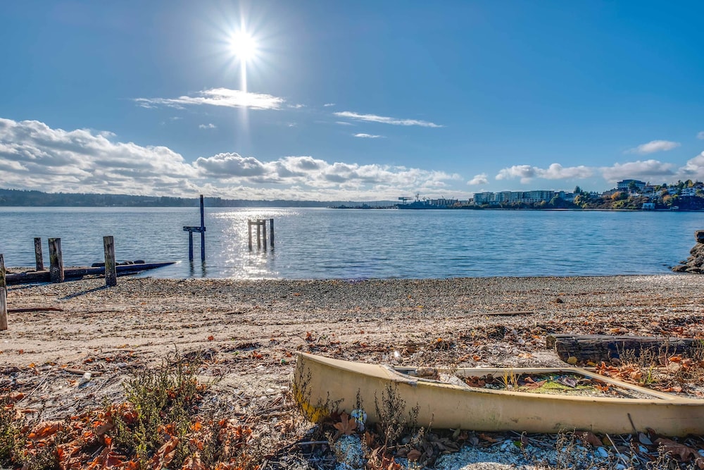 Manette Waterfront Kayak the Bay And Walk To Town — hotel in Bremerton