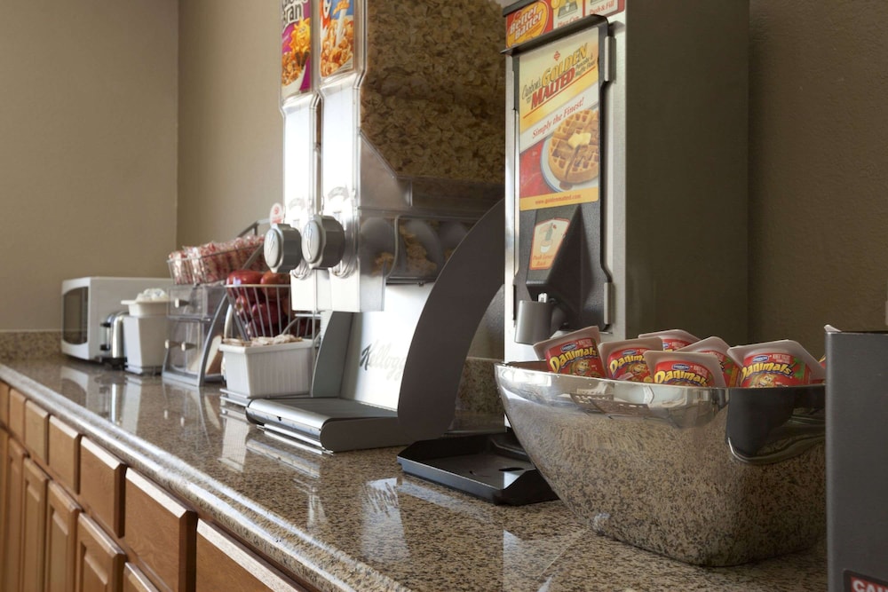 Super 8 by Wyndham Fremont NE - photo 19