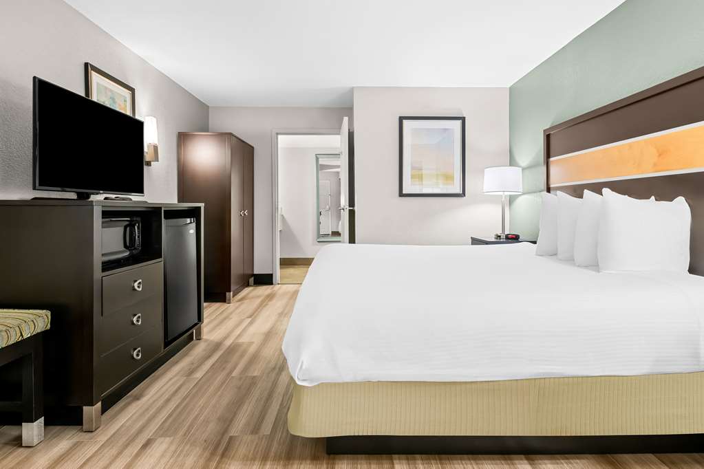 Best Western Executive Suites - photo 17