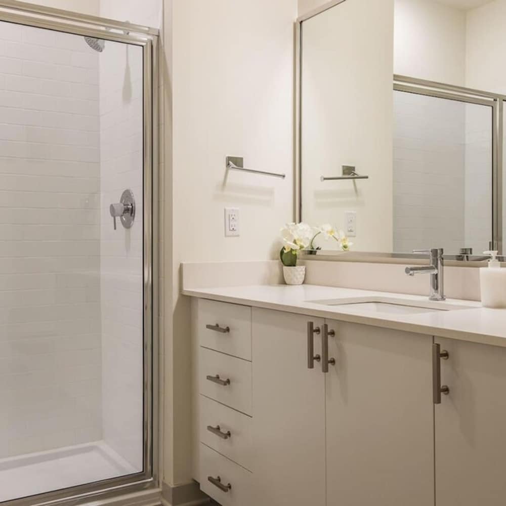 Stunning Nulu 1BR Cozysuites 03 - photo 23