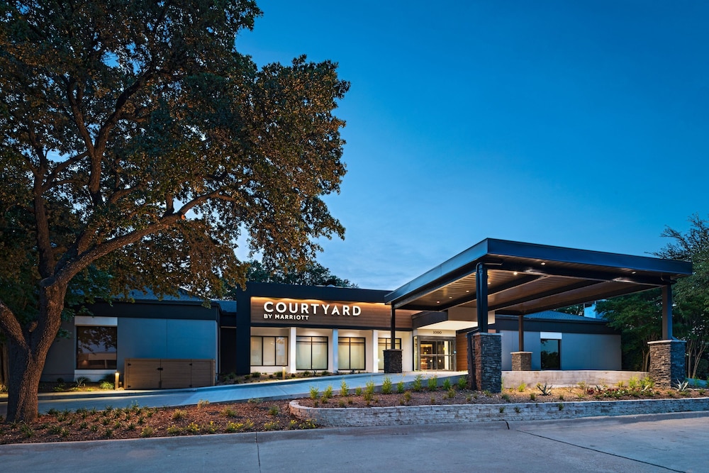 Courtyard by Marriott Dallas Richardson at Spring Valley - carbon neutral hotel in Richardson