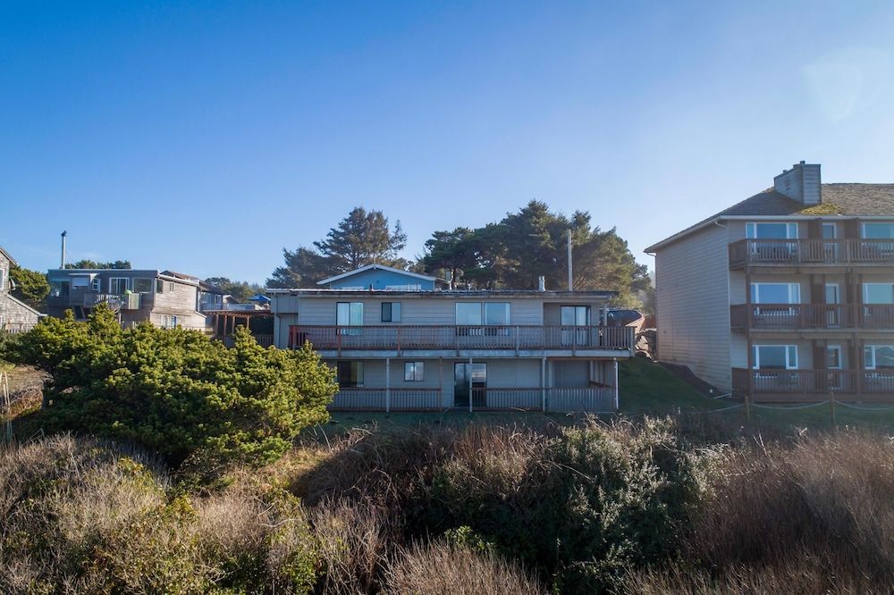 Surfrider Beach House — 4-Star Luxury Hotel in Depoe Bay, United States