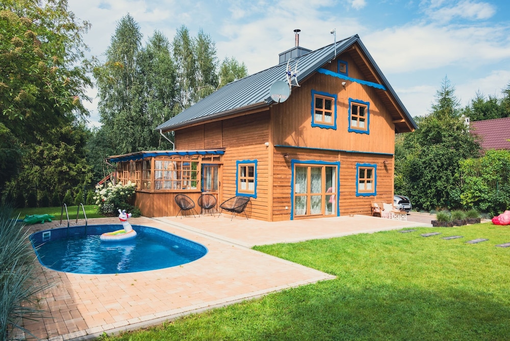 Large holiday villa with sauna jacuzzi and pool — 4-Star Luxury Hotel in Gniewino, Poland