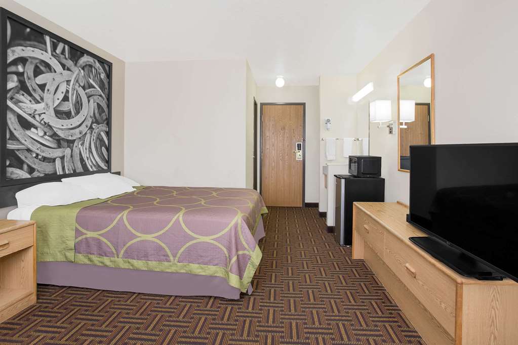Super 8 by Wyndham Bloomfield - photo 11