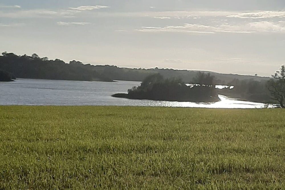 Traumhaftes freistehendes Ferienhaus an der See Strand Yachthafen W Lan — hotel in Bruinisse