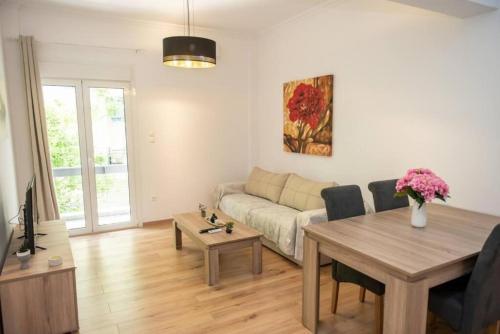 Renovated spacious flat 7min to subway station — 4-Star Luxury Hotel in Athens, Greece