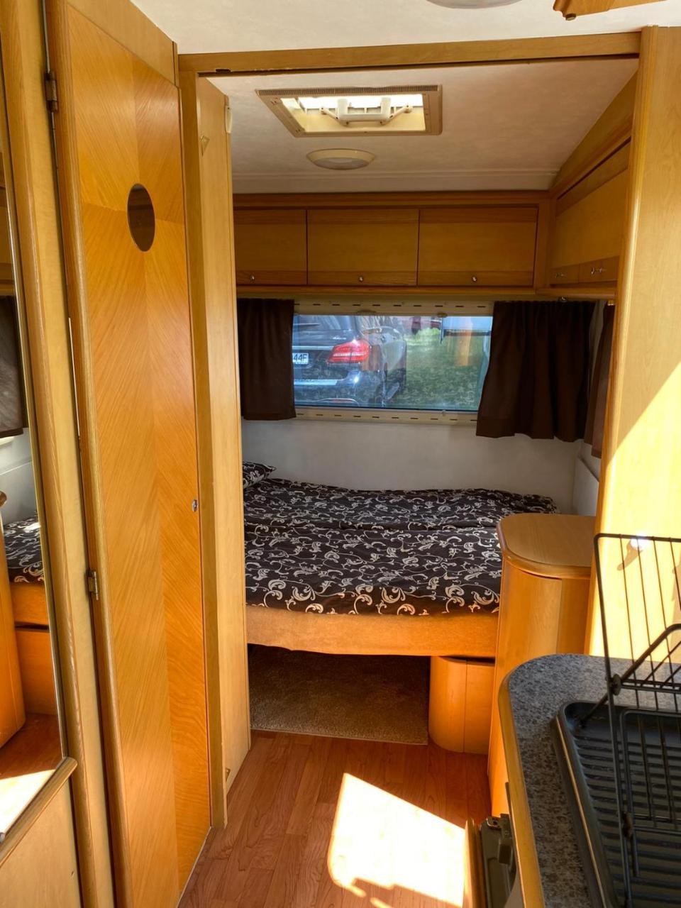 Kamper Nad Brzegiem Jeziora Niegocin in Gizycko, Poland