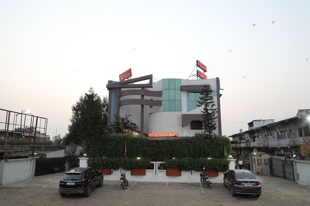 Oyo 24875 Hotel Gokul — hotel near Kandla Airport