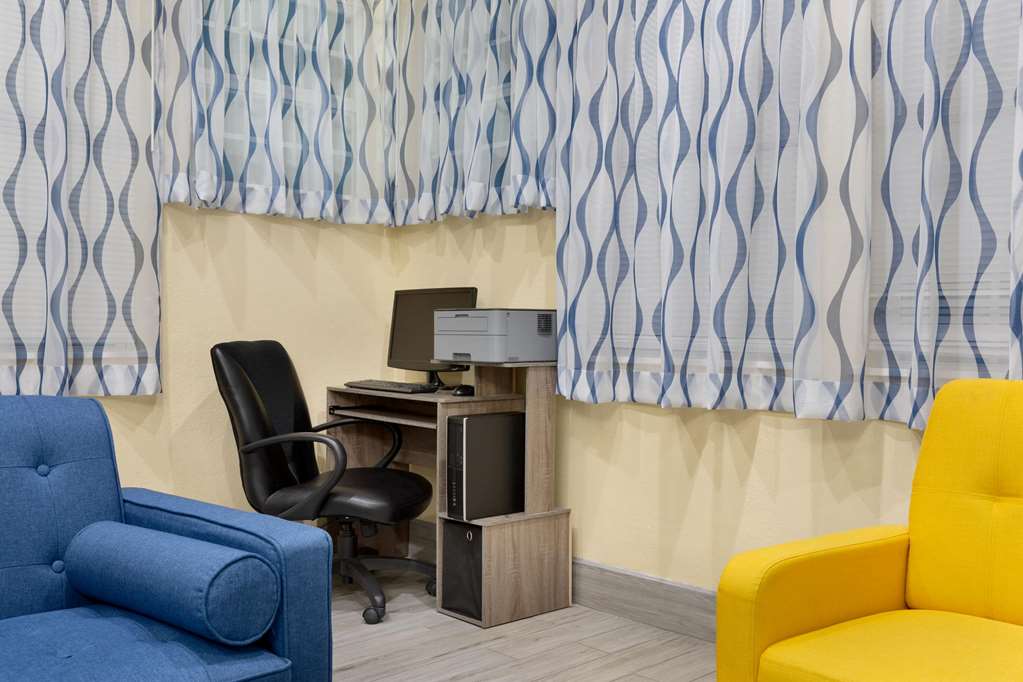 Days Inn & Suites by Wyndham Euless DFW Airport South - photo 67