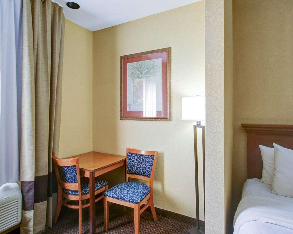 Comfort Suites Brenham - photo 13
