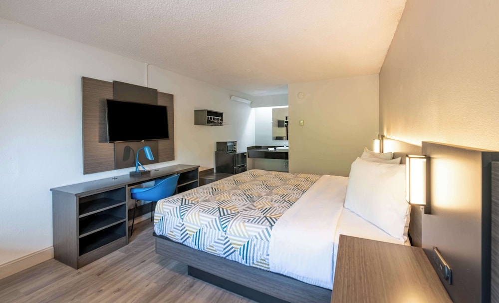Motel 6 Charlotte NC Coliseum - photo 13