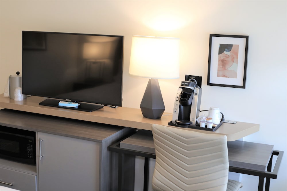 Holiday Inn & Suites St. Cloud by IHG - photo 17