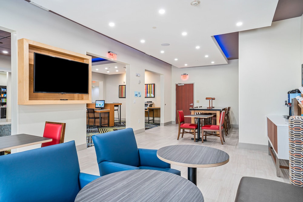 Holiday Inn Express Suites Van Buren Ft Smith Area by IHG - photo 66