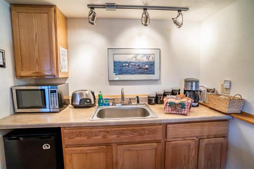 Bears Den Alaska Lodging - photo 18