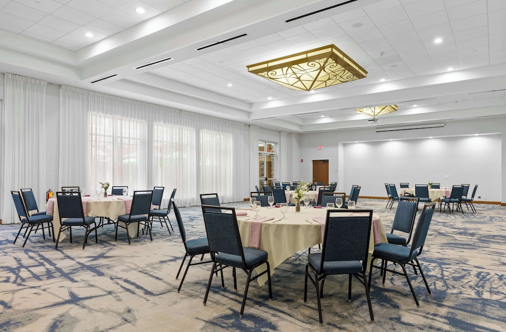 Hilton Garden Inn Auburn - photo 54