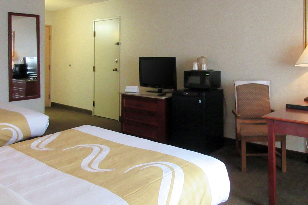 Quality Inn & Suites Albuquerque Midtown University Area - photo 12