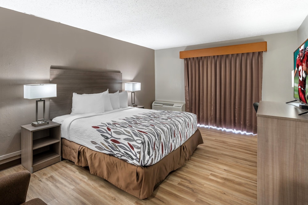 Red Roof Inn & Suites Sulphur Springs - photo 17