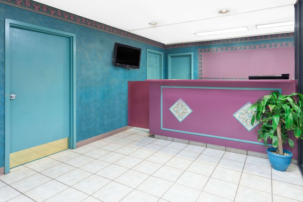 Days Inn by Wyndham Morristown - photo 2