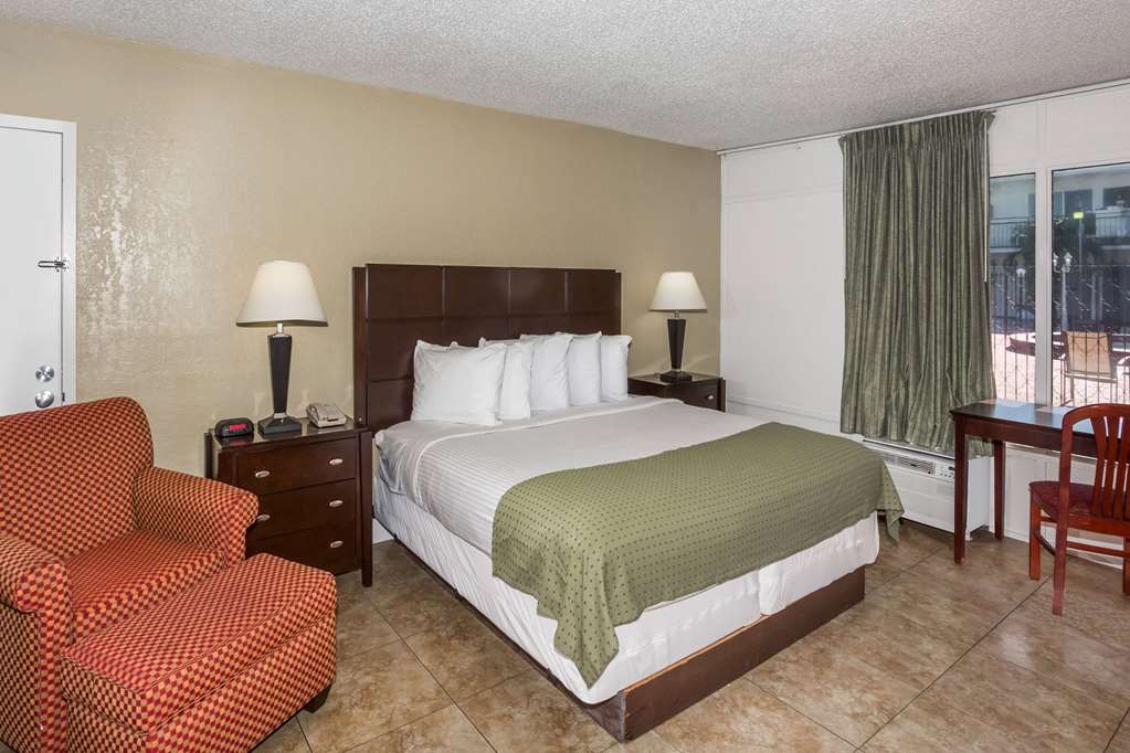 Days Inn by Wyndham St. Petersburg Tampa Bay Area - photo 7