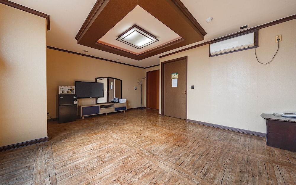 Jangheung Jinsong Tourist Hotel — hotel in Jangheung