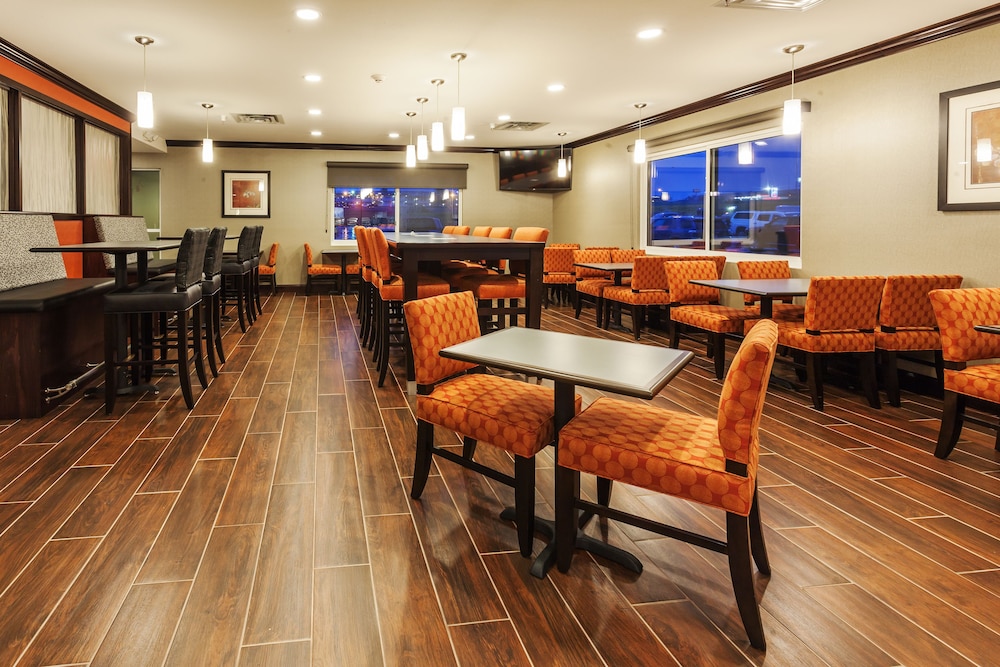 Holiday Inn Express Hotel & Suites Rapid City by IHG - photo 21