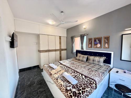 Lovely 3BHK Serviced Apt near ISKCON Temple Juhu Mumbai