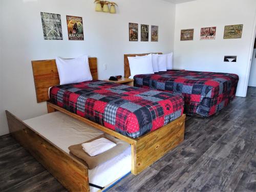 Eagle's Nest Motel - photo 5