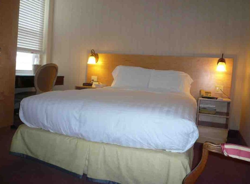 Windsor Inn Hotel - photo 8