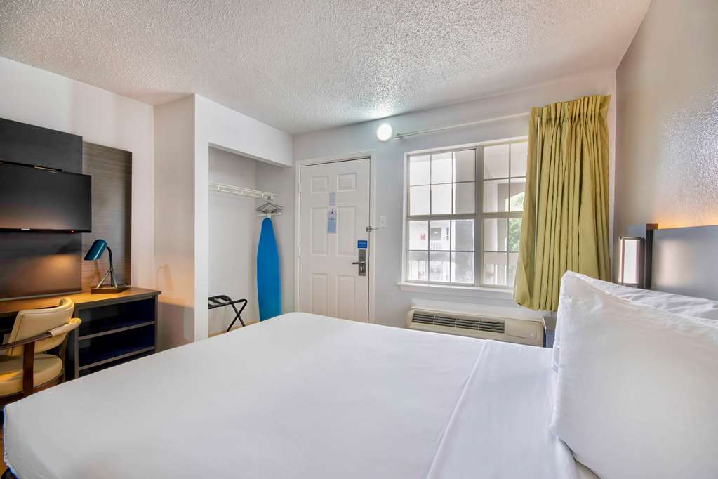 Studio 6 Extended Stay San Antonio TX Six Flags - photo 22
